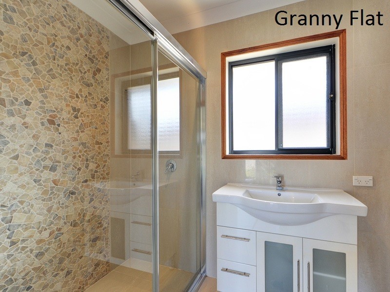 33 Allawah Street, Sorrento QLD 4217