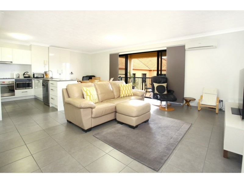 39 ‘Waverley Apartments’ 16 Waverley Street, Southport QLD 4215