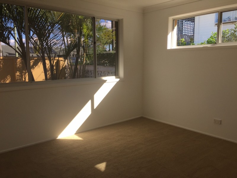 7 Monte Vista, Broadbeach Waters QLD 4218