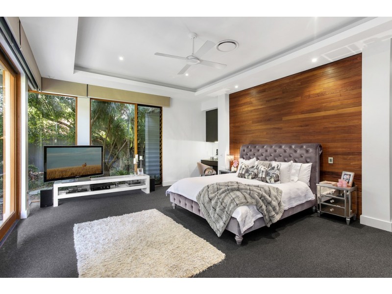 33 Vespa Crescent, Surfers Paradise QLD 4217