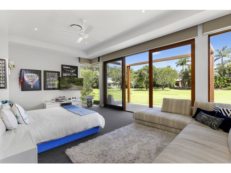 33 Vespa Crescent, Surfers Paradise QLD 4217