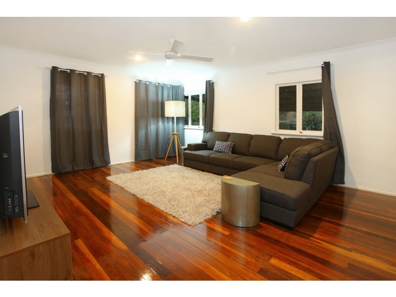 6 Joan Street, Southport QLD 4215