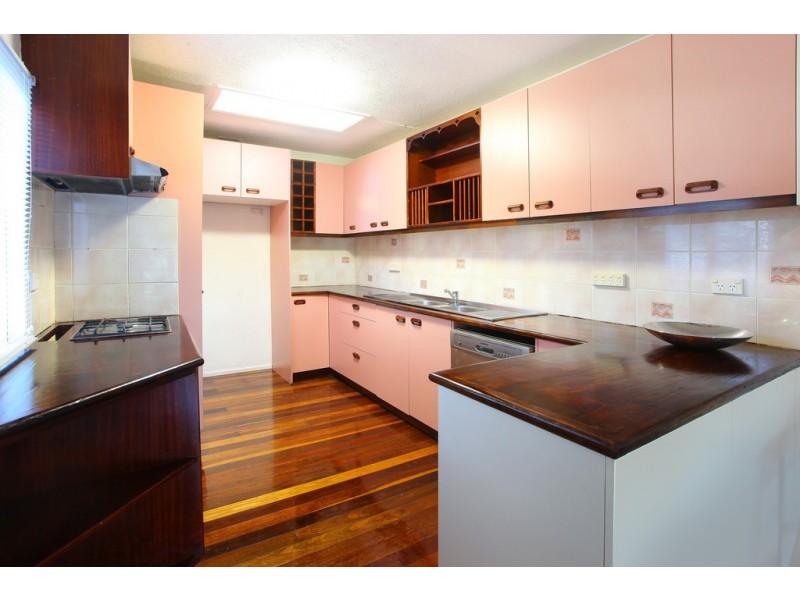 6 Joan Street, Southport QLD 4215