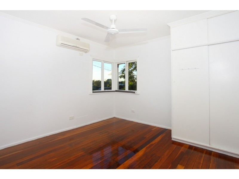 6 Joan Street, Southport QLD 4215
