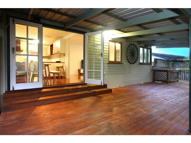 6 Joan Street, Southport QLD 4215
