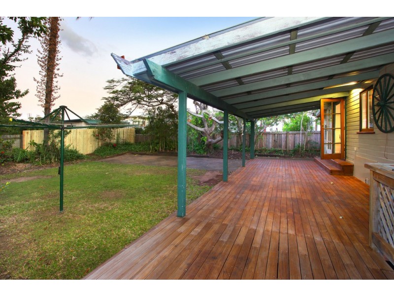 6 Joan Street, Southport QLD 4215