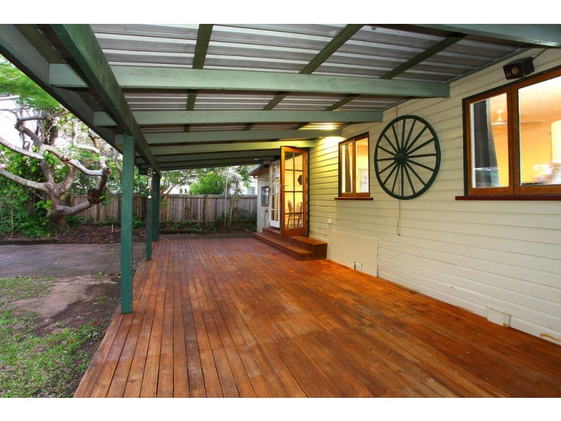 6 Joan Street, Southport QLD 4215