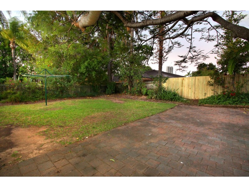 6 Joan Street, Southport QLD 4215