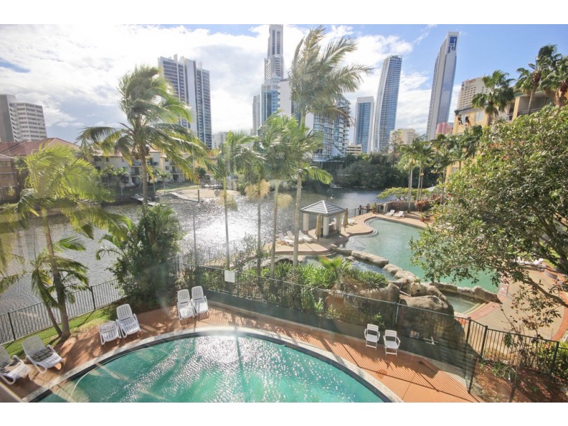 8/11 Paradise Island, Surfers Paradise QLD 4217