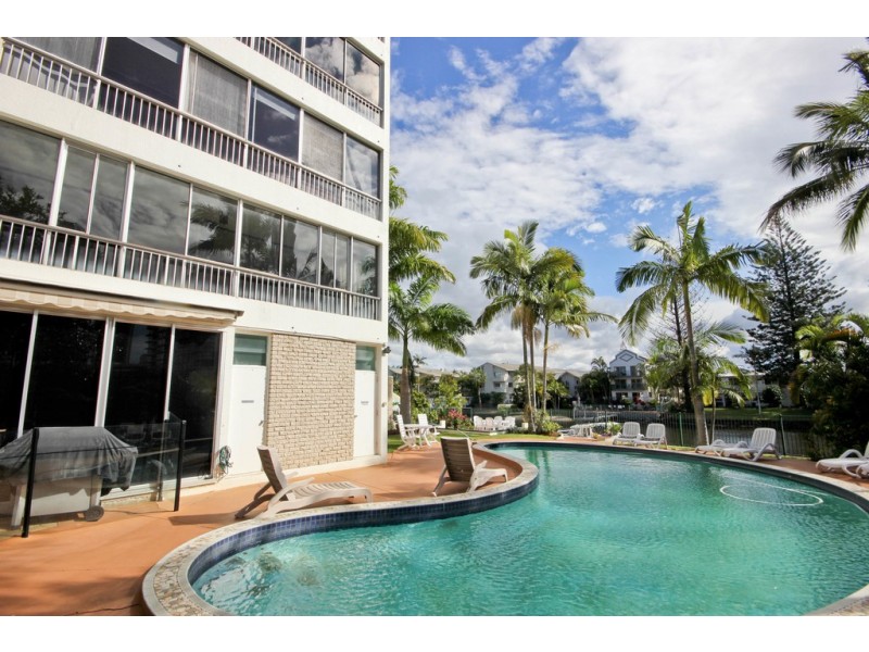 8/11 Paradise Island, Surfers Paradise QLD 4217