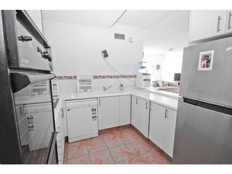 8/11 Paradise Island, Surfers Paradise QLD 4217