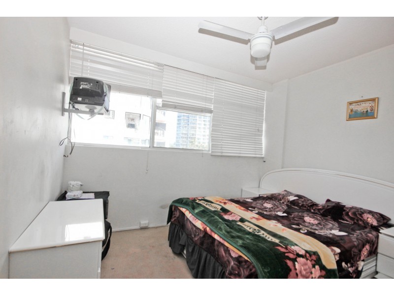 8/11 Paradise Island, Surfers Paradise QLD 4217