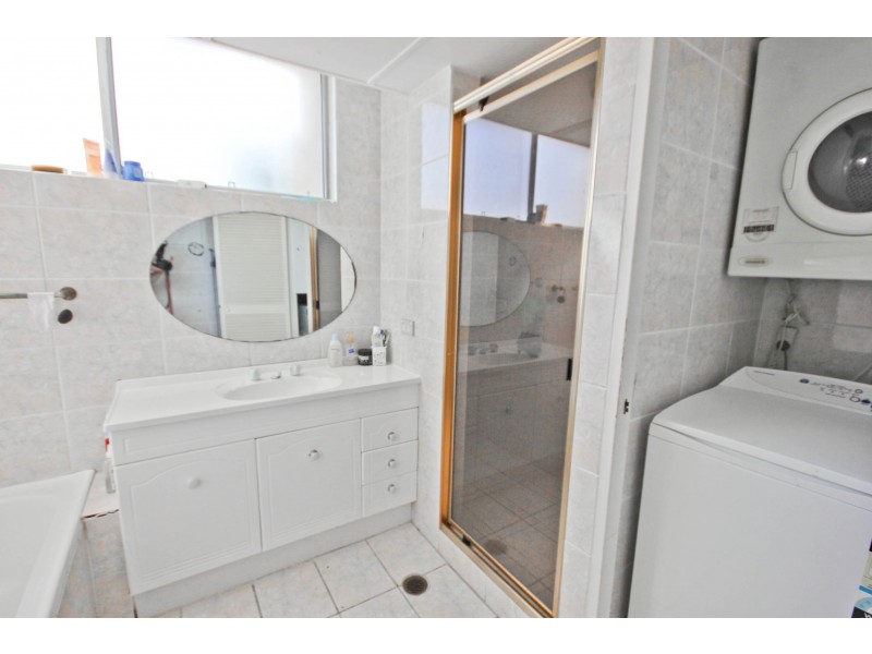 8/11 Paradise Island, Surfers Paradise QLD 4217