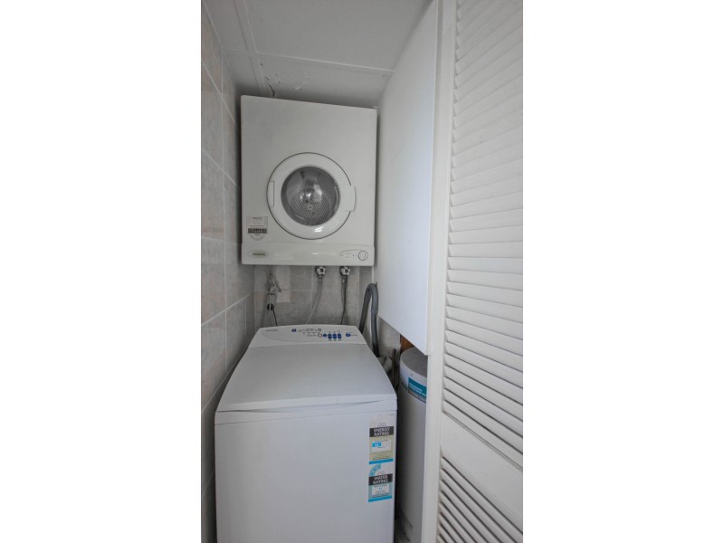 8/11 Paradise Island, Surfers Paradise QLD 4217