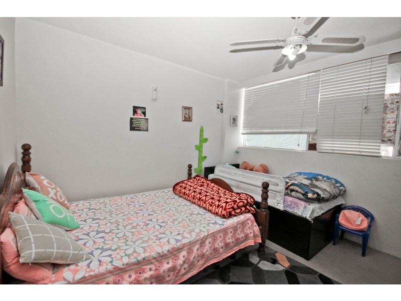 8/11 Paradise Island, Surfers Paradise QLD 4217