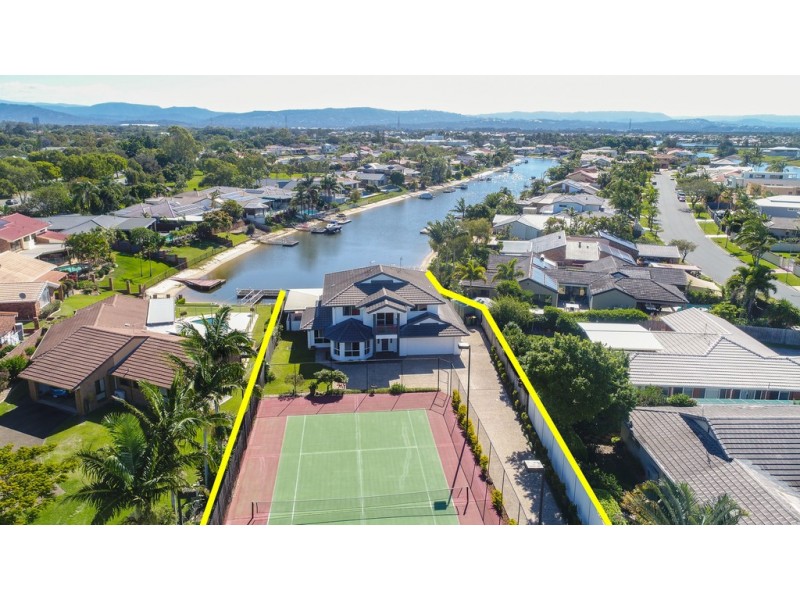 4 Saxonvale Terrace, Mermaid Waters QLD 4218