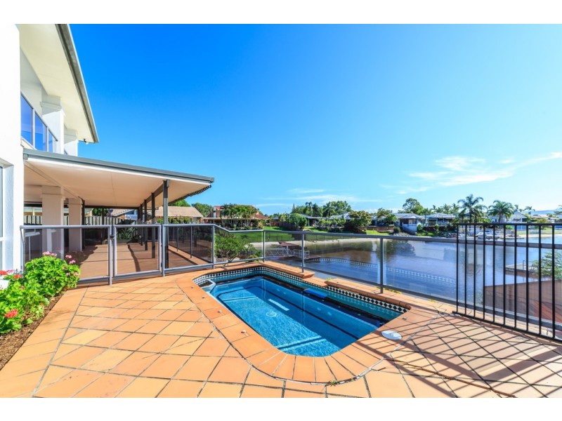 4 Saxonvale Terrace, Mermaid Waters QLD 4218