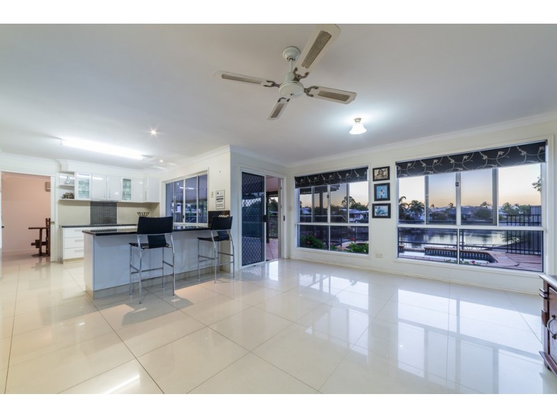 4 Saxonvale Terrace, Mermaid Waters QLD 4218