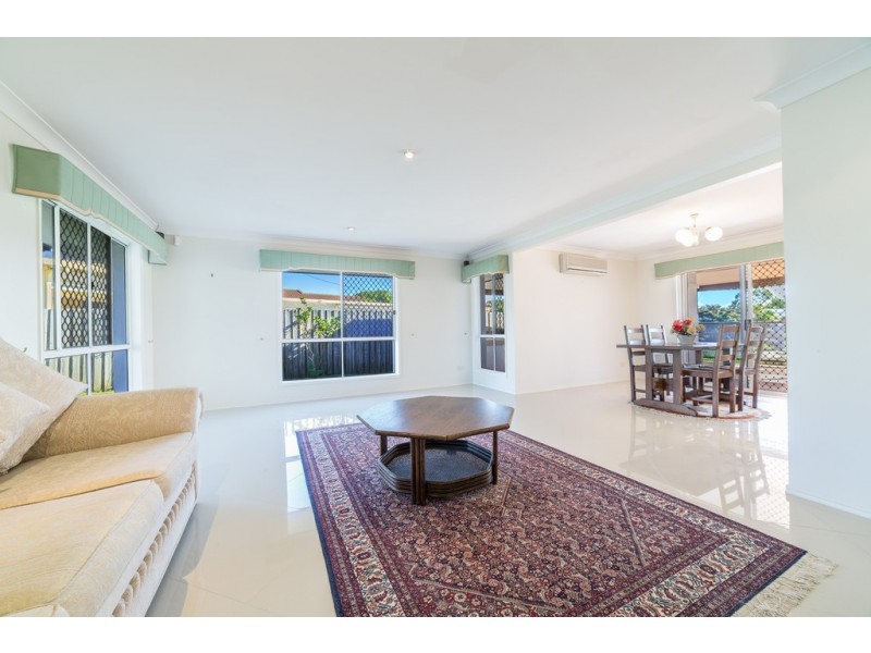 4 Saxonvale Terrace, Mermaid Waters QLD 4218