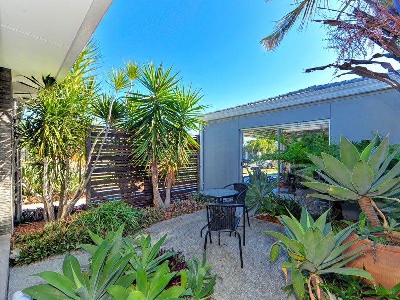 2 Laurel Court, Sorrento QLD 4217