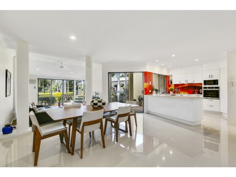 Villa 4 Bradford South Rhode Island 125 Santa Cruz Blvd, Clear Island Waters QLD 4226