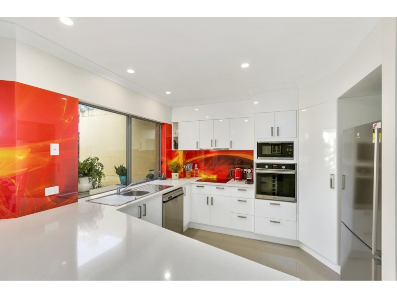 Villa 4 Bradford South Rhode Island 125 Santa Cruz Blvd, Clear Island Waters QLD 4226