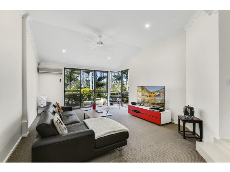 Villa 4 Bradford South Rhode Island 125 Santa Cruz Blvd, Clear Island Waters QLD 4226