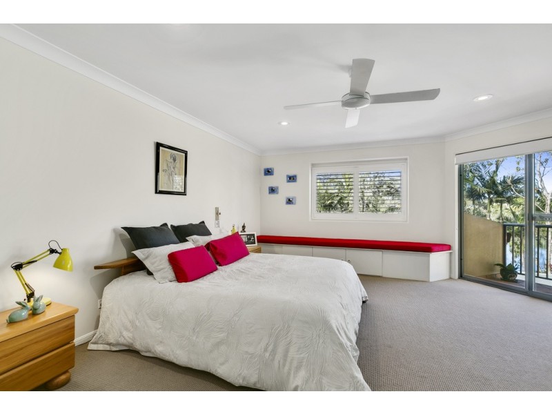 Villa 4 Bradford South Rhode Island 125 Santa Cruz Blvd, Clear Island Waters QLD 4226