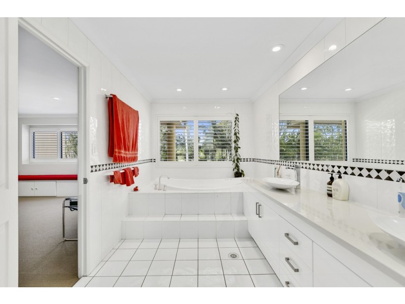 Villa 4 Bradford South Rhode Island 125 Santa Cruz Blvd, Clear Island Waters QLD 4226