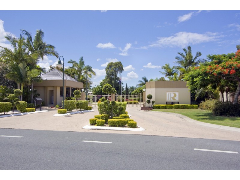 Villa 4 Bradford South Rhode Island 125 Santa Cruz Blvd, Clear Island Waters QLD 4226