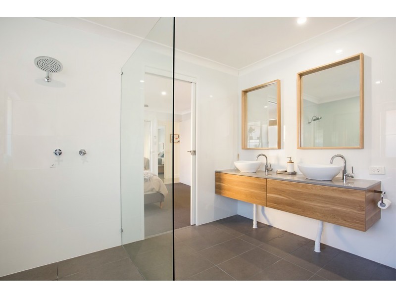 13 Kinglet Street, Burleigh Waters QLD 4220