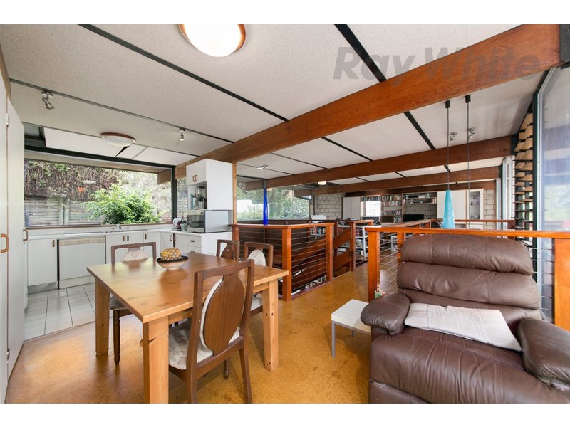 8 Odessa Street, Holland Park West QLD 4121