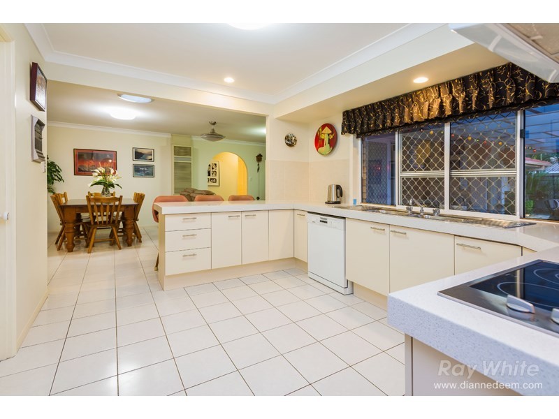 16 Lindeman Place, Eight Mile Plains QLD 4113