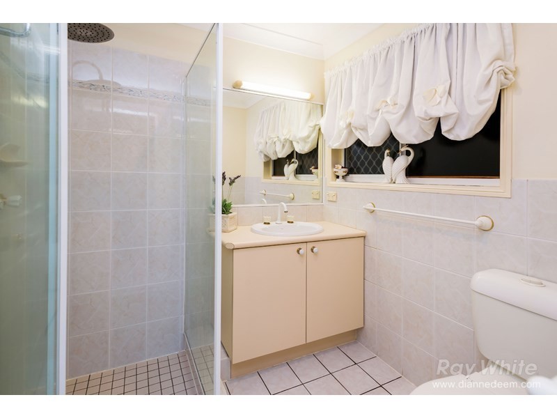 16 Lindeman Place, Eight Mile Plains QLD 4113