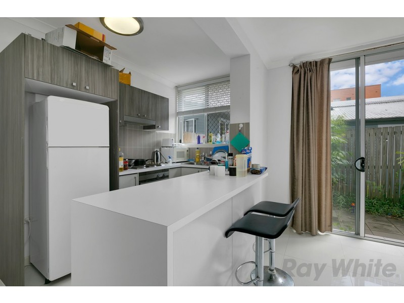 2/257 Hawken Drive, St Lucia QLD 4067