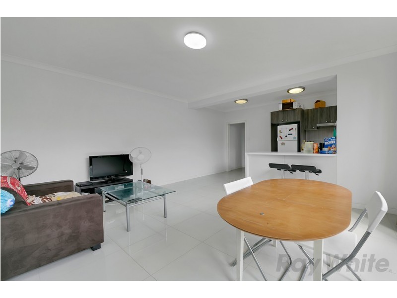 2/257 Hawken Drive, St Lucia QLD 4067