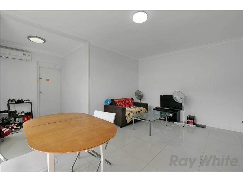 2/257 Hawken Drive, St Lucia QLD 4067