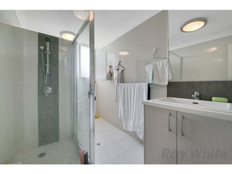 2/257 Hawken Drive, St Lucia QLD 4067