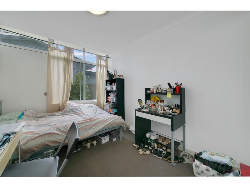 2/257 Hawken Drive, St Lucia QLD 4067