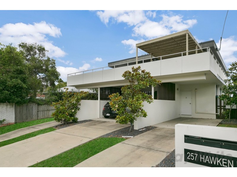 2/257 Hawken Drive, St Lucia QLD 4067