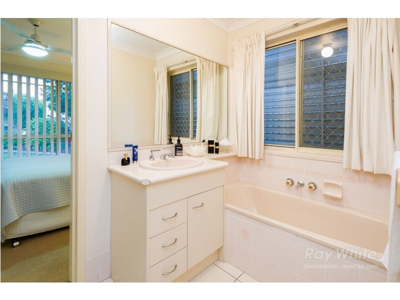 6 Larrell Close, Eight Mile Plains QLD 4113