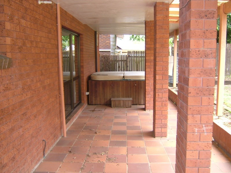 22 Estoril Street, Robertson QLD 4109