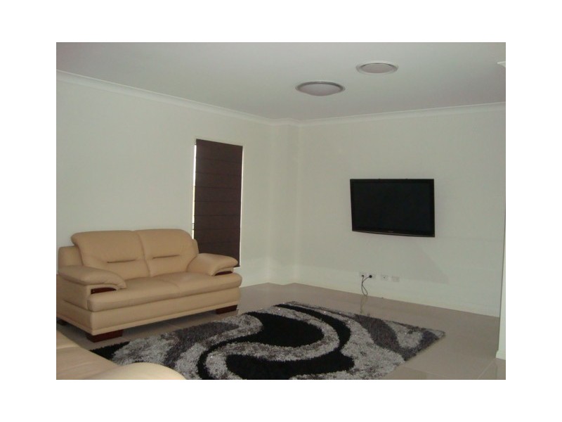 20 PEACHTREE PL, Stretton QLD 4116