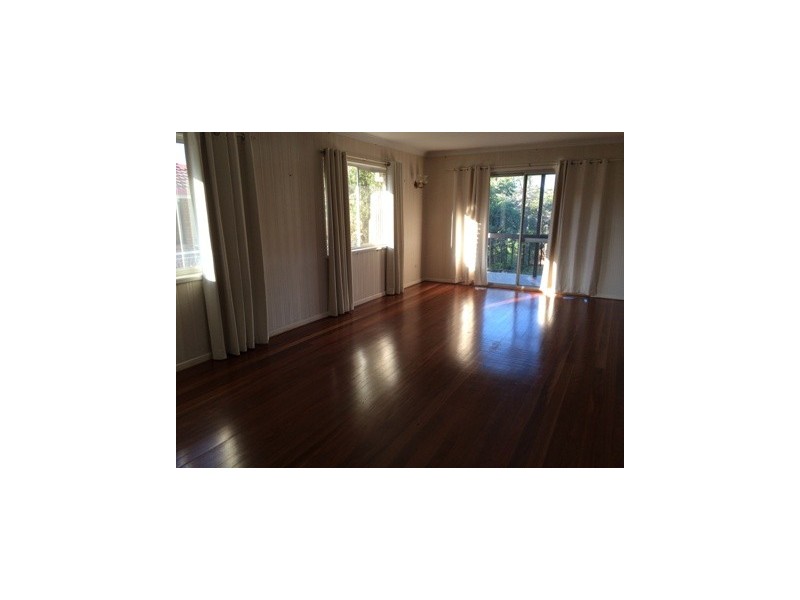 8 Provence Street, Macgregor QLD 4109
