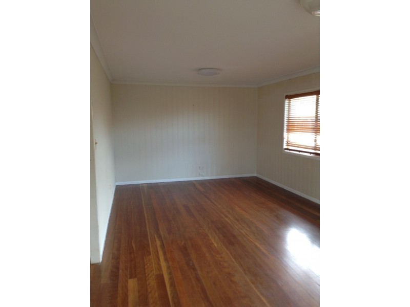 8 Provence Street, Macgregor QLD 4109