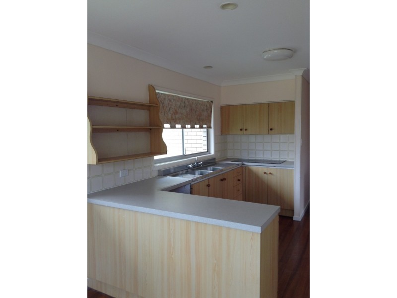 8 Provence Street, Macgregor QLD 4109