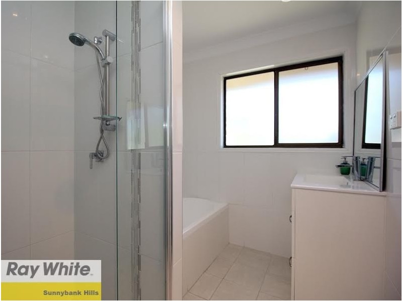 75 Estramina Road + 1 WEEKS FREE RENT, Regents Park QLD 4118