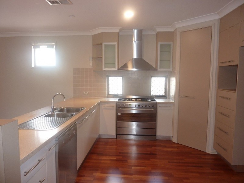 16 Trevi Close, Eight Mile Plains QLD 4113