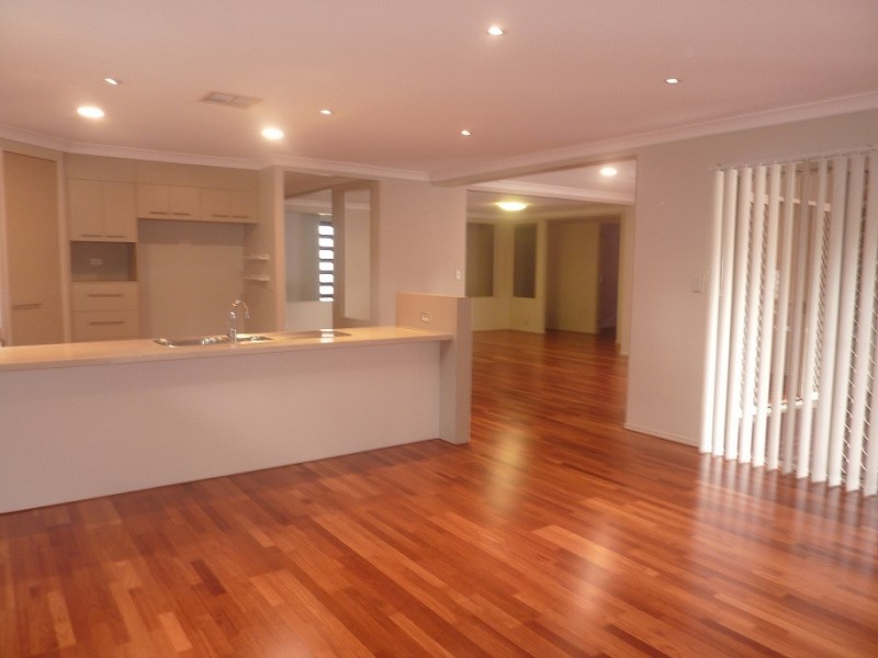 16 Trevi Close, Eight Mile Plains QLD 4113