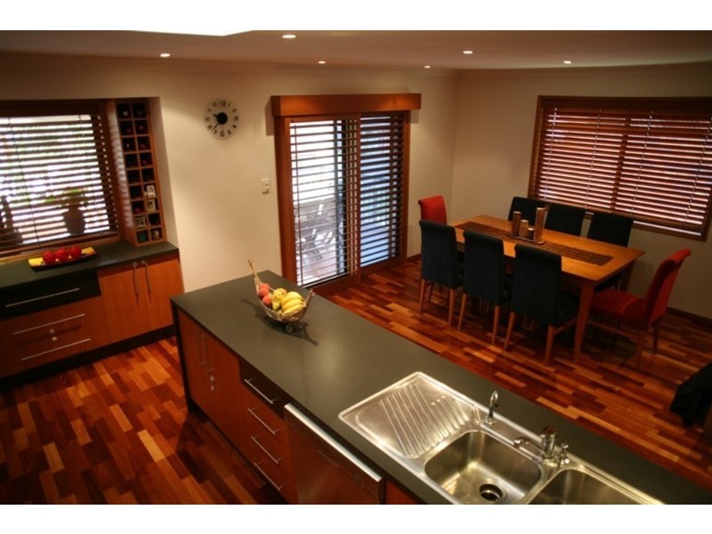 9 Hearnville Street, Robertson QLD 4109